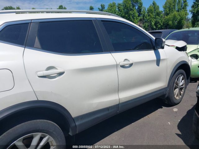 JN1BJ1CP2KW233014 Nissan Rogue Sport Sv