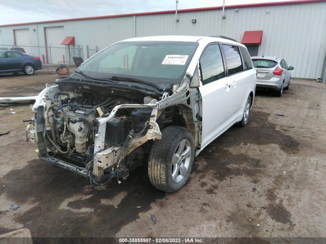 Toyota SIENNA LE 2015 5TDKK3DC8FS613871 Image 2