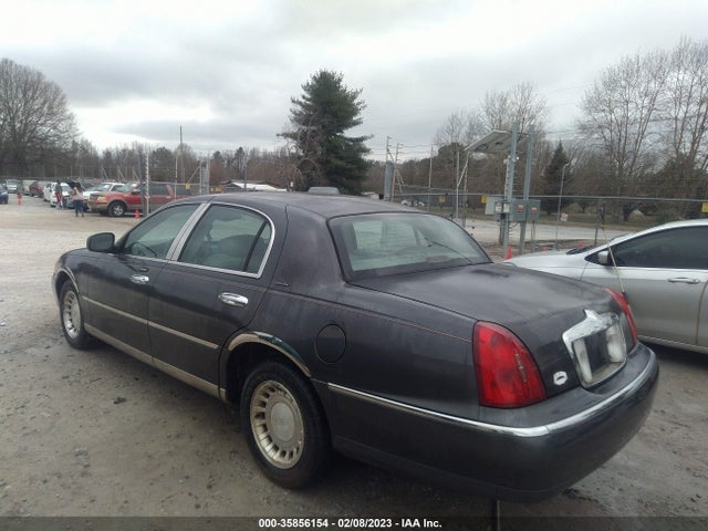 Lincoln Town Car Executive 2001 1LNHM81W51Y651390 Image 4