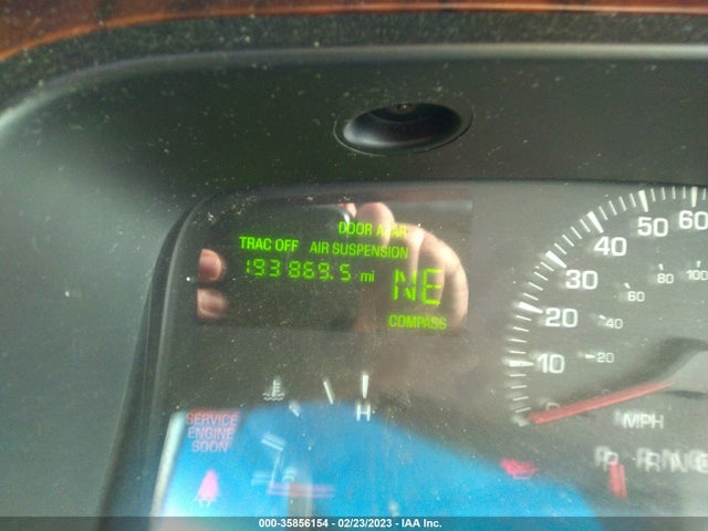Lincoln Town Car Executive 2001 1LNHM81W51Y651390 Image 8