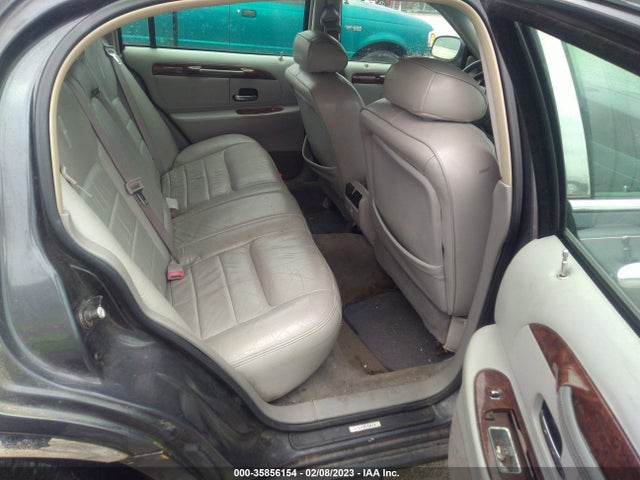 Lincoln Town Car Executive 2001 1LNHM81W51Y651390 Image 9