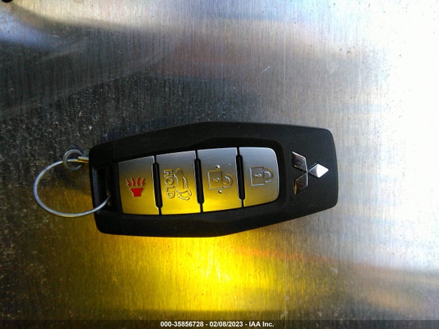JA4J4UA85NZ065928 Mitsubishi Outlander Se