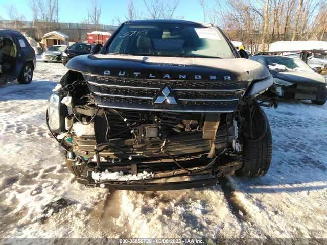 JA4J4UA85NZ065928 Mitsubishi Outlander Se