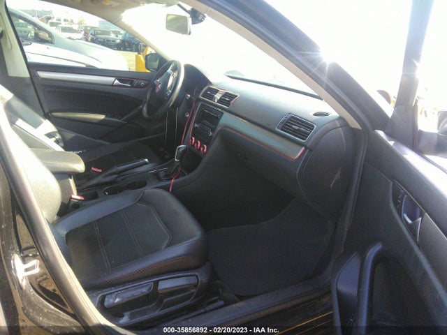 1VWAT7A33FC098345 Volkswagen Passat 1.8t Wolfsburg Ed