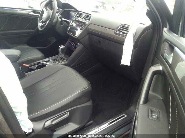 3VV8B7AX4NM095167 Volkswagen Tiguan Se R-line Black