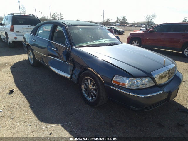 Lincoln Town Car Signature 2005 1LNHM81W95Y635473 main image