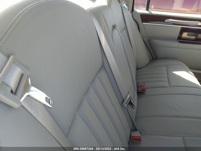 2005 LINCOLN TOWN CAR SIGNATURE VIN: 1LNHM81W95Y635473