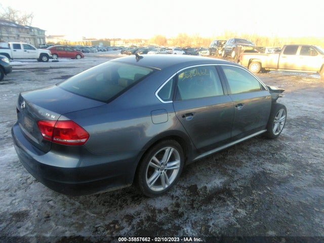 1VWBS7A3XEC052016 Volkswagen Passat Se W/sunroof