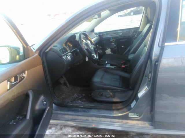 1VWBS7A3XEC052016 Volkswagen Passat Se W/sunroof