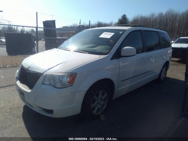 Chrysler Town & Country 2010 2A4RR5D11AR221363 Image 2