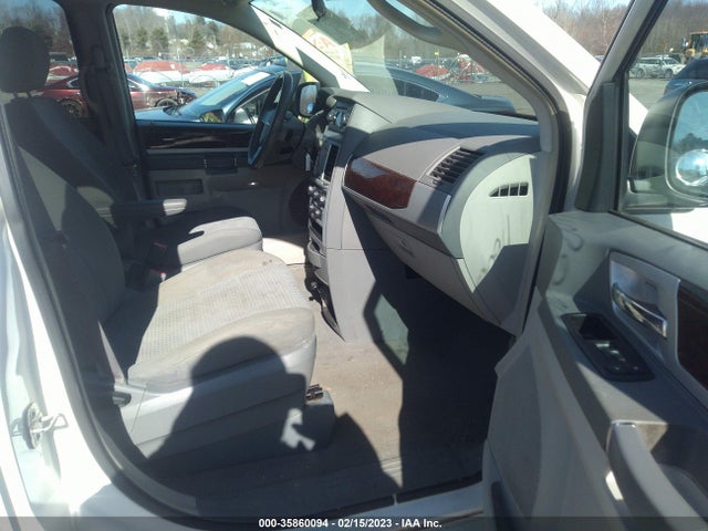 Chrysler Town & Country 2010 2A4RR5D11AR221363 Image 6