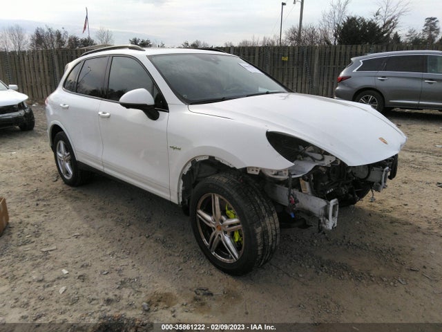 2017 Porsche Cayenne, VIN: WP1AE2A22HLA73168