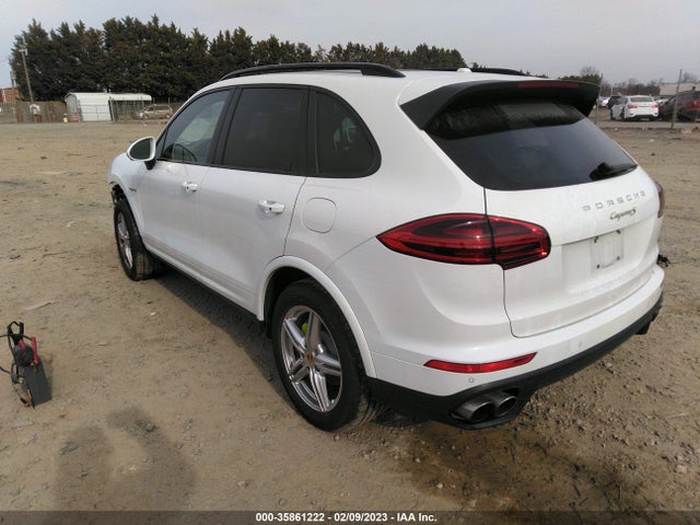 2017 Porsche Cayenne, VIN: WP1AE2A22HLA73168