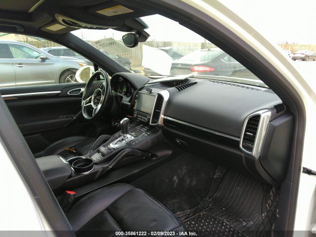 2017 Porsche Cayenne, VIN: WP1AE2A22HLA73168