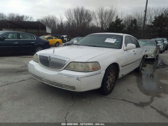 1LNHM82V17Y619633 Lincoln Town Car Signature Limited
