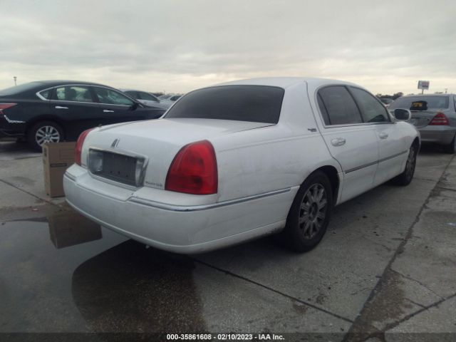 1LNHM82V17Y619633 Lincoln Town Car Signature Limited
