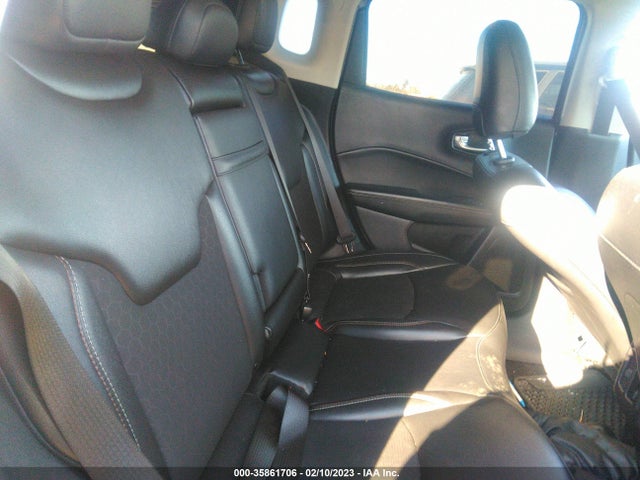 3C4NJDBB8KT683709 Jeep Compass Latitude