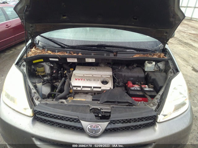 2004 TOYOTA SIENNA XLE VIN: 5TDBA22C34S022313