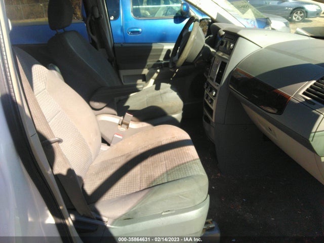 2A4RR4DEXAR215090 Chrysler Town & Country Lx