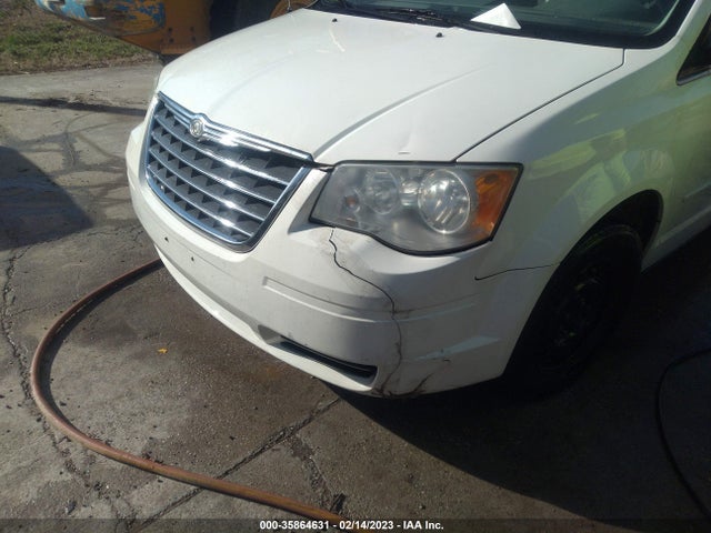 2A4RR4DEXAR215090 Chrysler Town & Country Lx