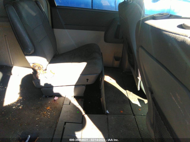 2A4RR4DEXAR215090 Chrysler Town & Country Lx