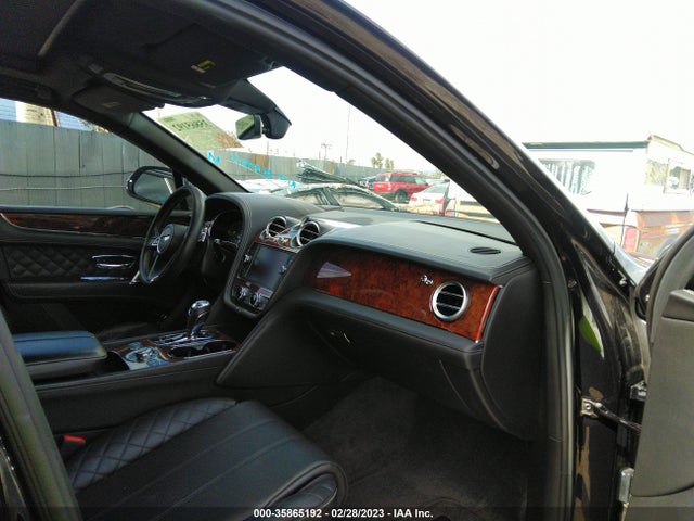 2017 Bentley Bentayga, VIN: SJAAC2ZV7HC015158