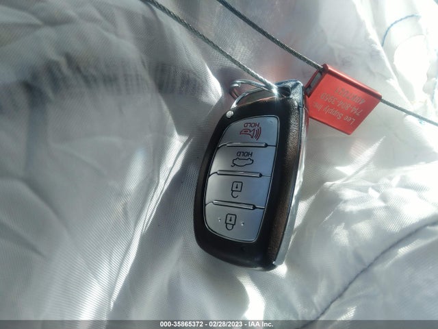 2017 HYUNDAI ELANTRA LIMITED VIN: KMHD84LF5HU065749