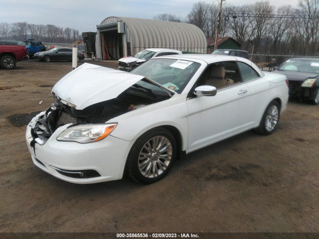 Chrysler 200 Limited 2013 1C3BCBFG8DN699584 Image 2