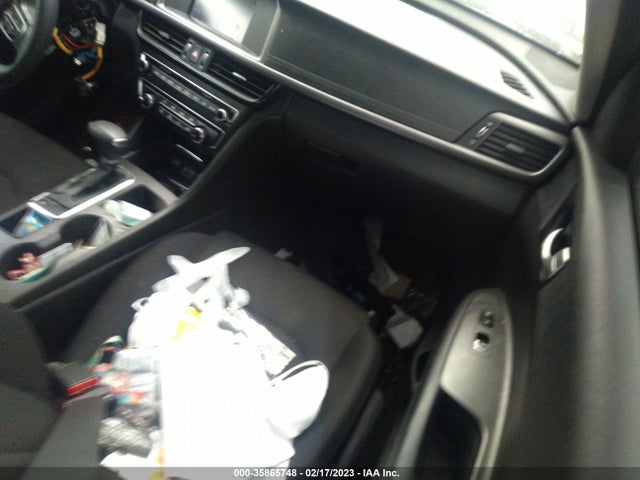 2018 Kia Optima, VIN: 5XXGT4L33JG189343