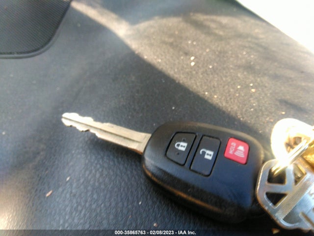 2017 Toyota RAV4, VIN: JTMBFREV0HJ120631