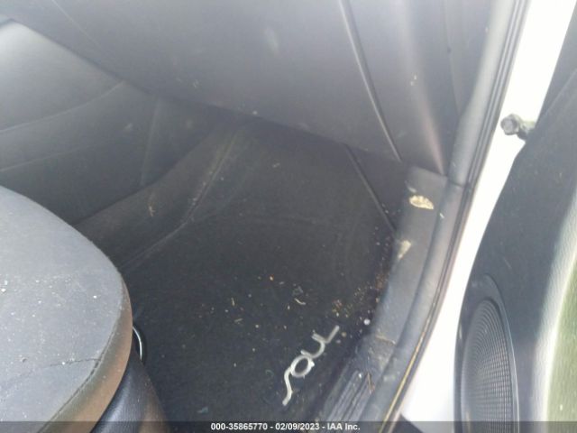 KNDJN2A21H7469313 KIA Soul Base