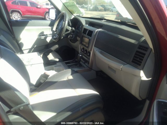 1J8GN58K18W261335 Jeep Liberty Limited
