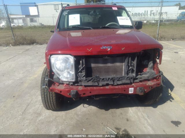 1J8GN58K18W261335 Jeep Liberty Limited