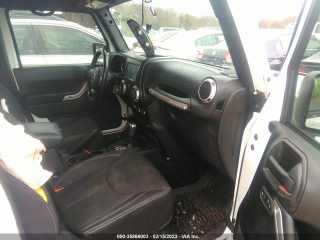 1C4HJWEG9JL899546 Jeep Wrangler Jk Unlimited Sahara