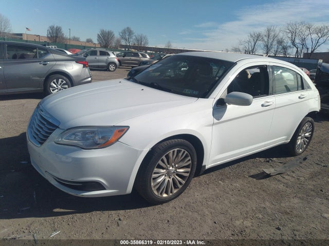 1C3CCBAB5DN670690 Chrysler 200 LX