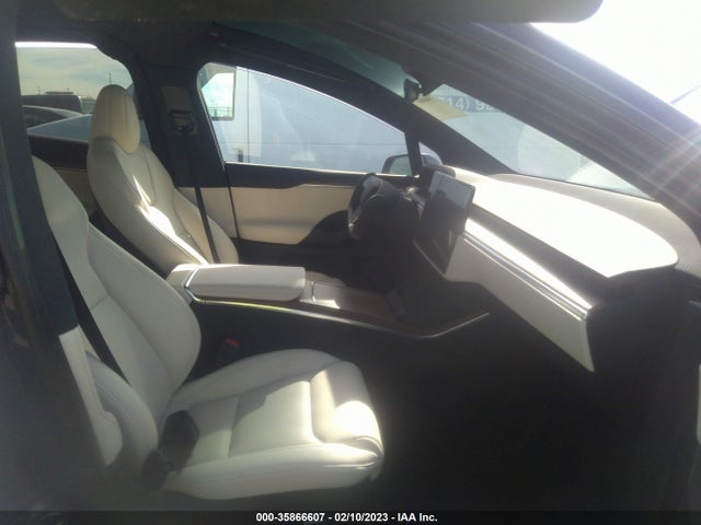2023 Tesla Model X, VIN: 7SAXCDE56PF372216