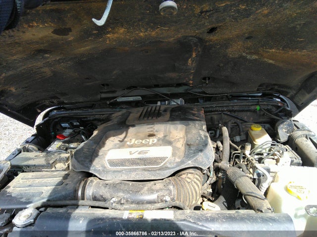 1C4BJWEG5EL285511 Jeep Wrangler Unlimited Altitude