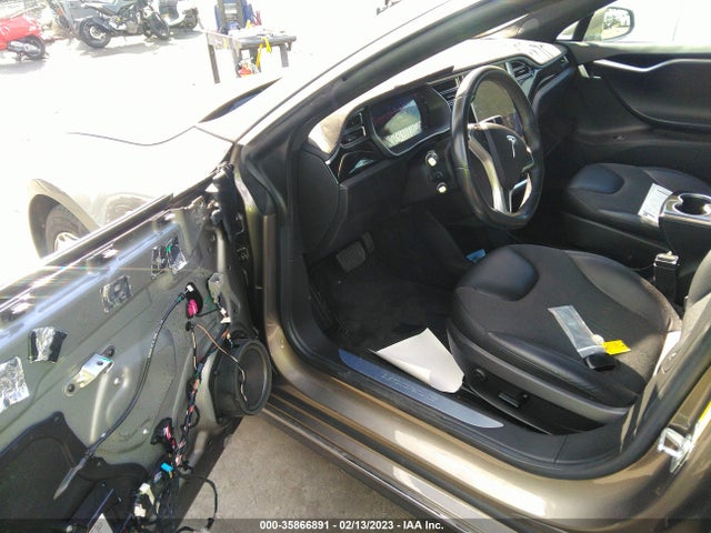 2015 Tesla Model S, VIN: 5YJSA1E1XFF117401