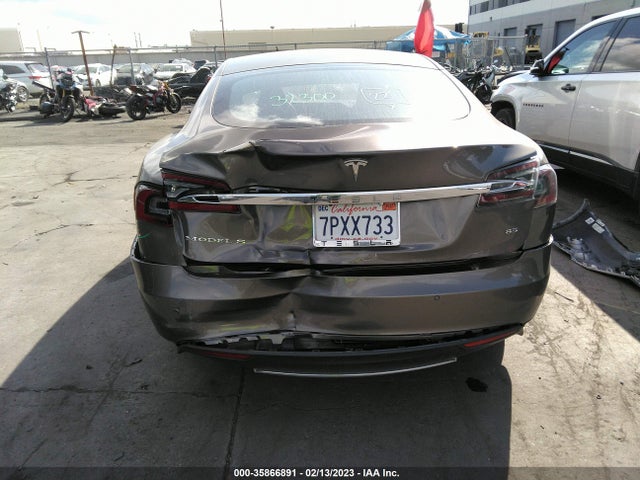 2015 Tesla Model S, VIN: 5YJSA1E1XFF117401
