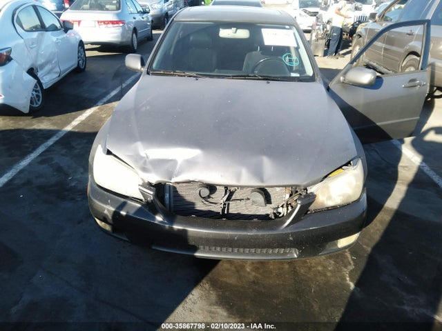 Lexus IS 300 2002 JTHBD192320055406 Image 7