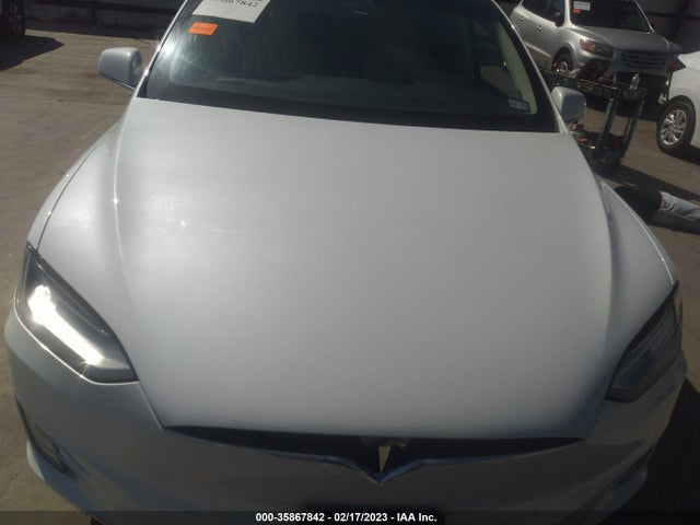 2018 Tesla Model X, VIN: 5YJXCAE23JF092200