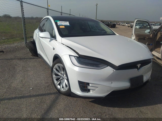 2018 Tesla Model X, VIN: 5YJXCAE23JF092200