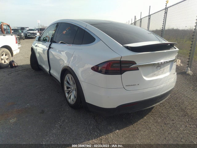 2018 Tesla Model X, VIN: 5YJXCAE23JF092200