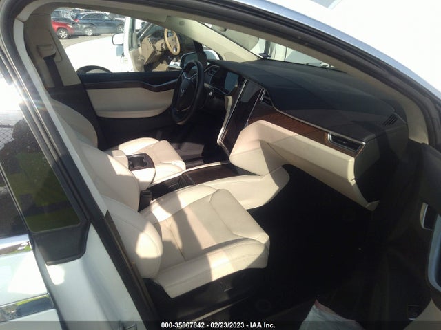 2018 Tesla Model X, VIN: 5YJXCAE23JF092200