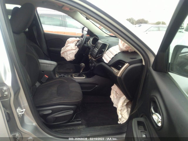 1C4PJLCB6HW508136 Jeep Cherokee Latitude