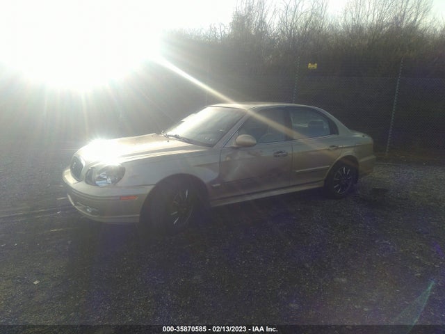 Hyundai Sonata 2002 KMHWF25SX2A712541 Image 2
