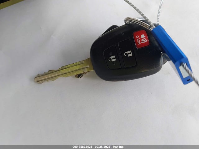 Toyota RAV4 LE 2017 JTMZFREV5HJ716266 Image 11