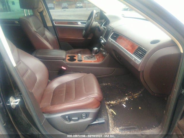 WVGFF9BP1CD005336 Volkswagen Touareg Lux