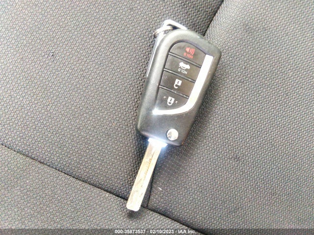 Toyota COROLLA LE 2022 JTDEPMAEXN3021768 Image 3