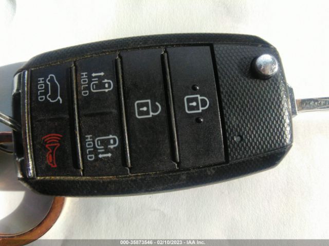 KNDMB5C15H6217744 KIA SEDONA LX